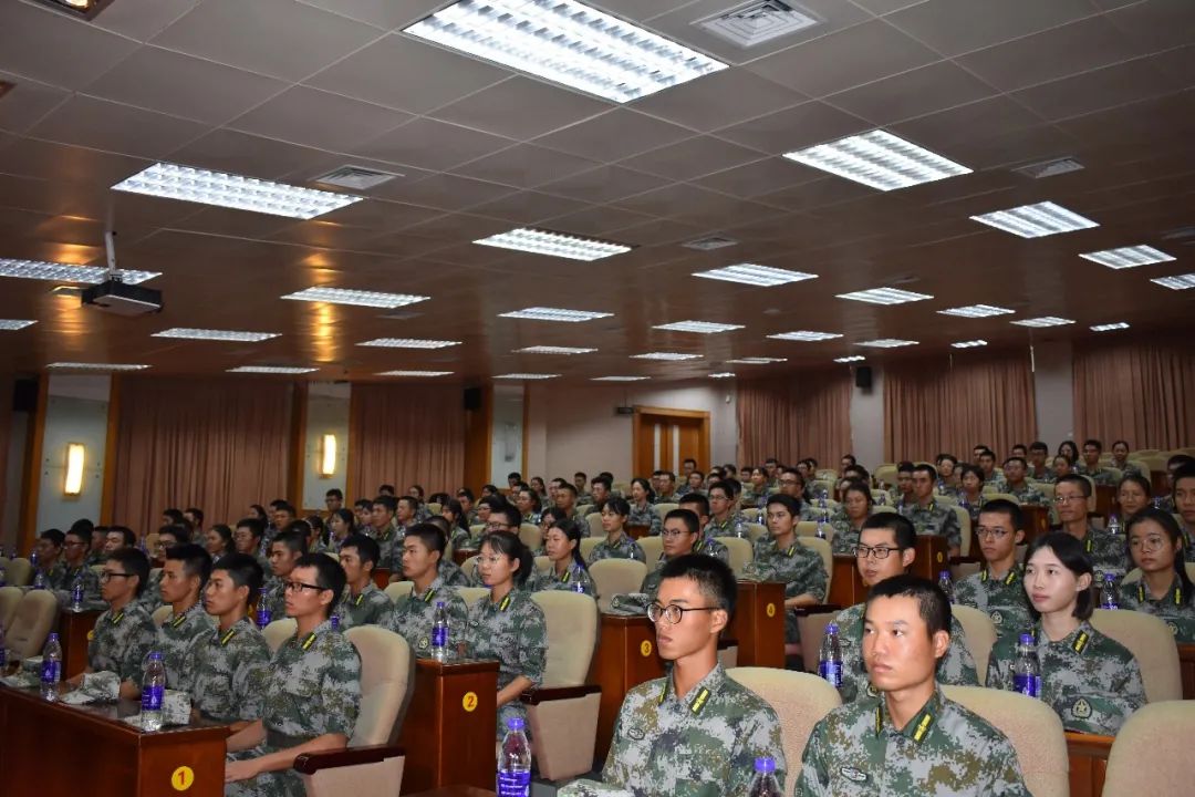 佛山科学技术学院举行教官总结大会，表彰杰